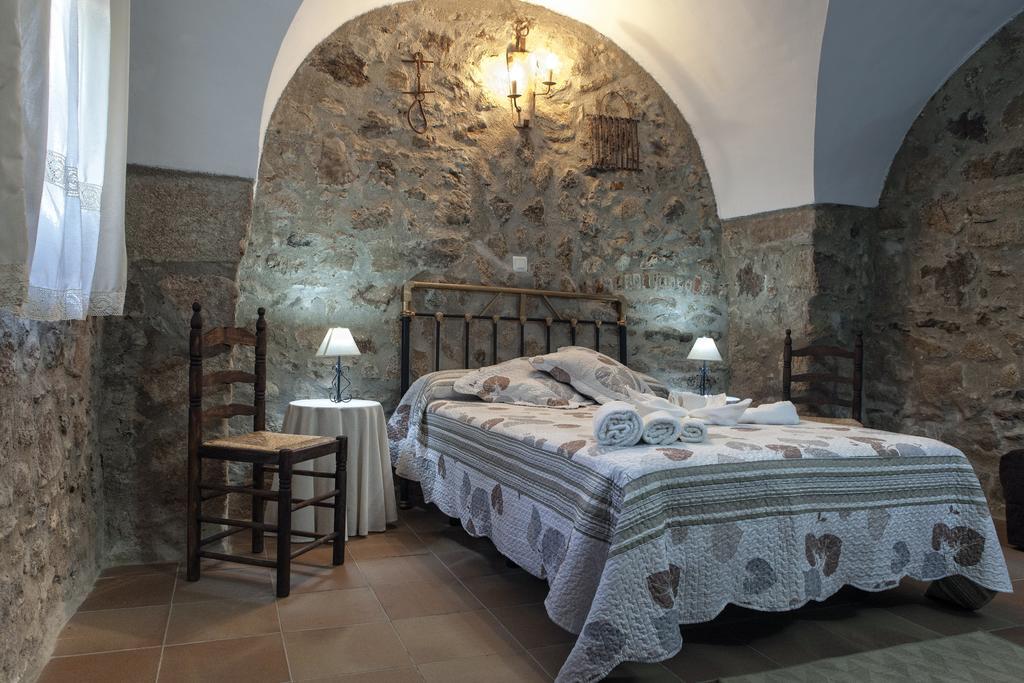 Apartamentos Rurales La Casa de Luis Santa Cruz de la Sierra Habitación foto